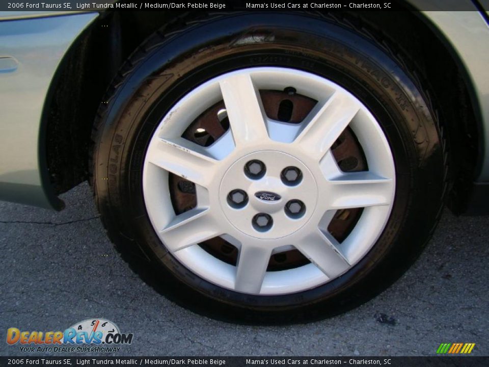 2006 Ford Taurus SE Light Tundra Metallic / Medium/Dark Pebble Beige Photo #24