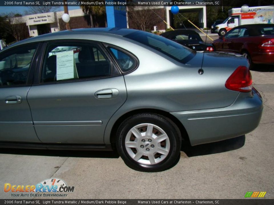 2006 Ford Taurus SE Light Tundra Metallic / Medium/Dark Pebble Beige Photo #27