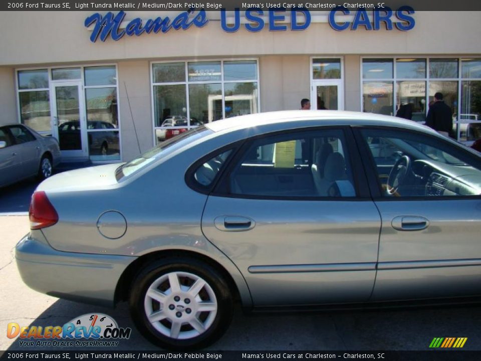2006 Ford Taurus SE Light Tundra Metallic / Medium/Dark Pebble Beige Photo #28