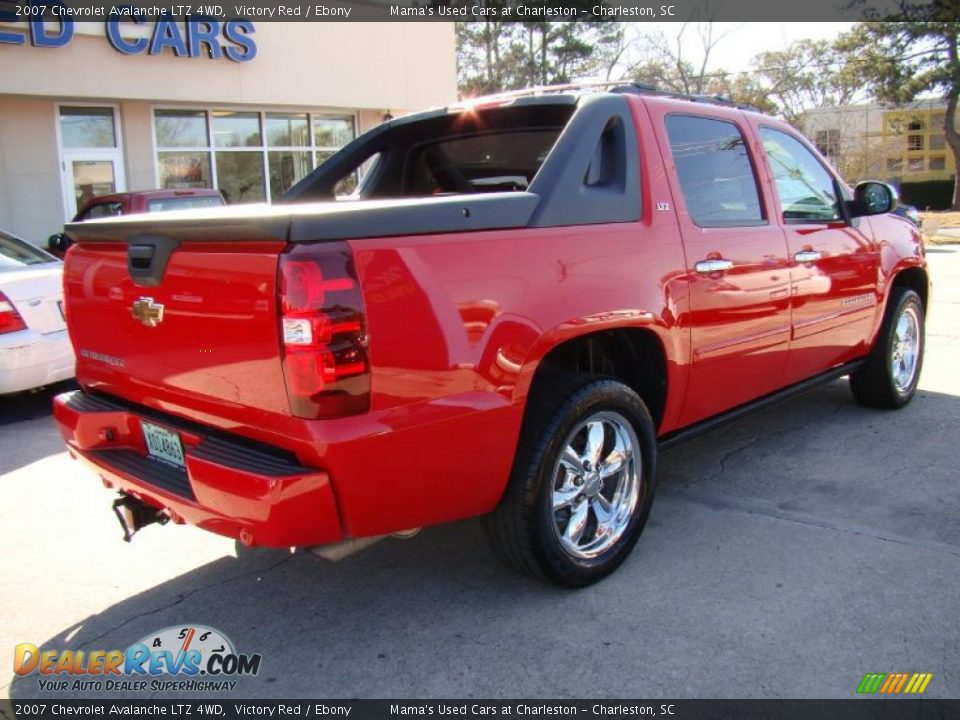 2007 Chevrolet Avalanche LTZ 4WD Victory Red / Ebony Photo #8