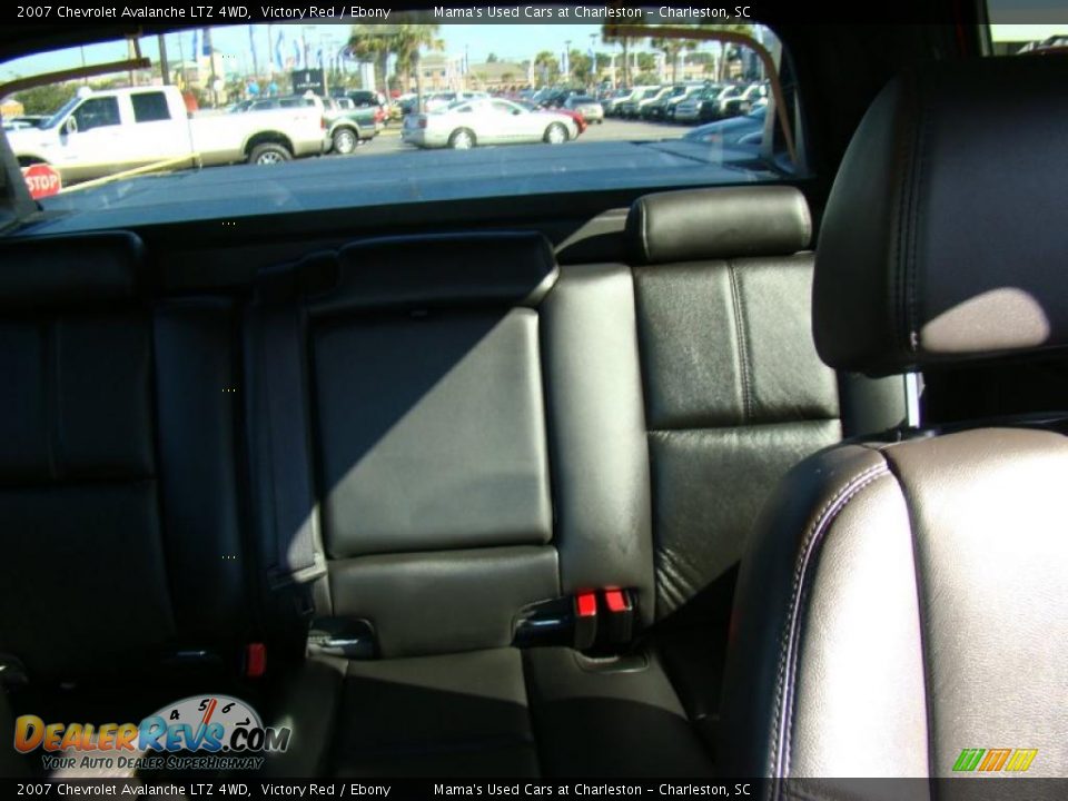 2007 Chevrolet Avalanche LTZ 4WD Victory Red / Ebony Photo #12