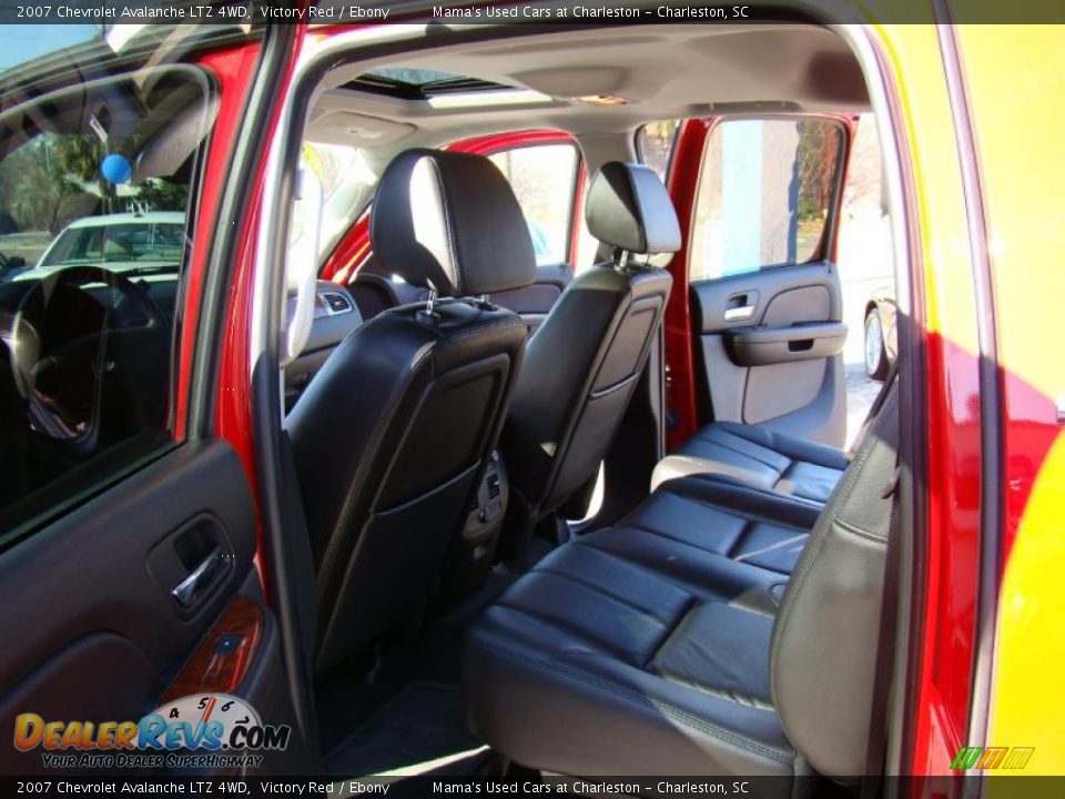 2007 Chevrolet Avalanche LTZ 4WD Victory Red / Ebony Photo #13