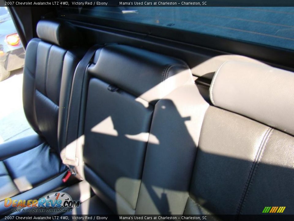 2007 Chevrolet Avalanche LTZ 4WD Victory Red / Ebony Photo #14
