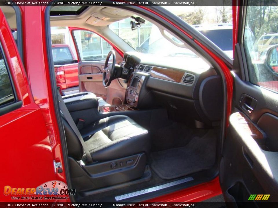2007 Chevrolet Avalanche LTZ 4WD Victory Red / Ebony Photo #15