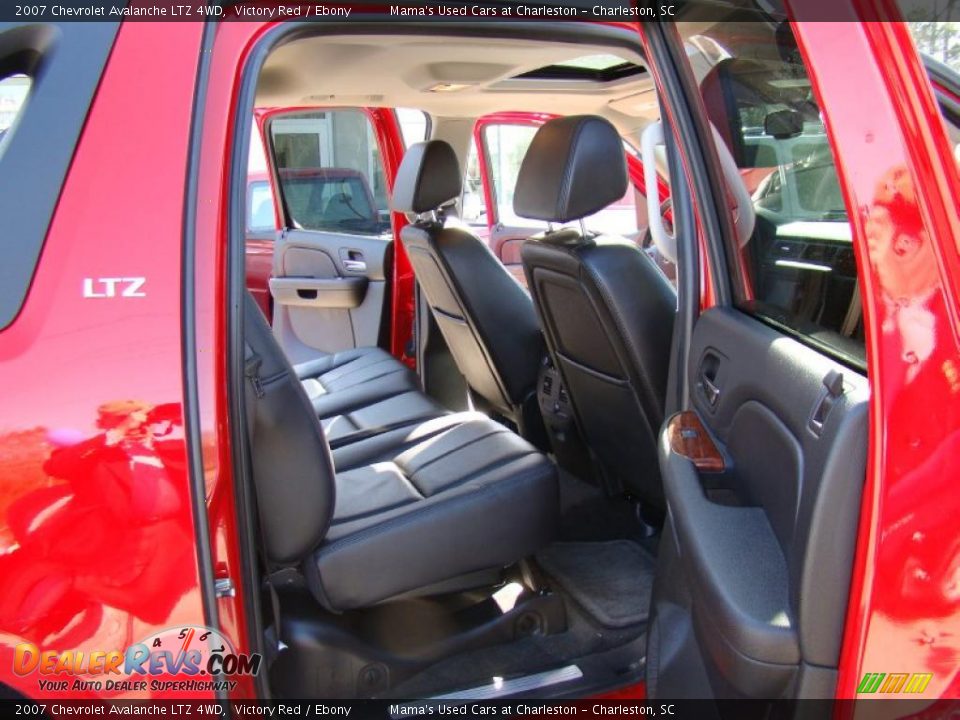 2007 Chevrolet Avalanche LTZ 4WD Victory Red / Ebony Photo #16