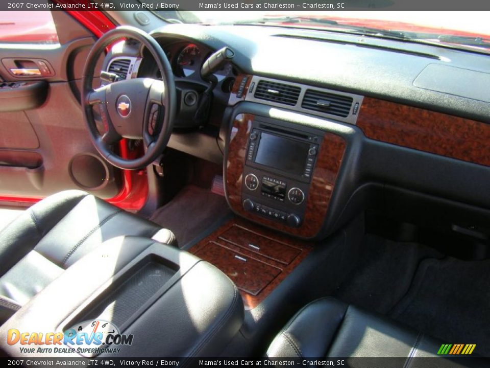 2007 Chevrolet Avalanche LTZ 4WD Victory Red / Ebony Photo #18