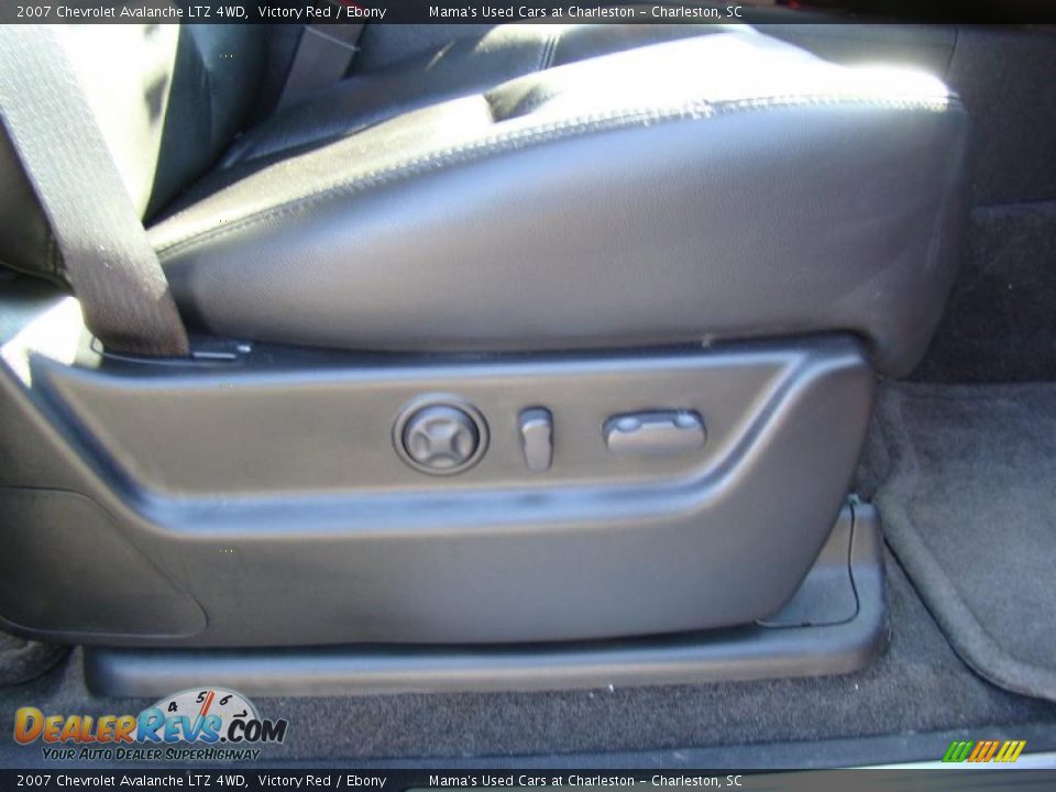 2007 Chevrolet Avalanche LTZ 4WD Victory Red / Ebony Photo #19