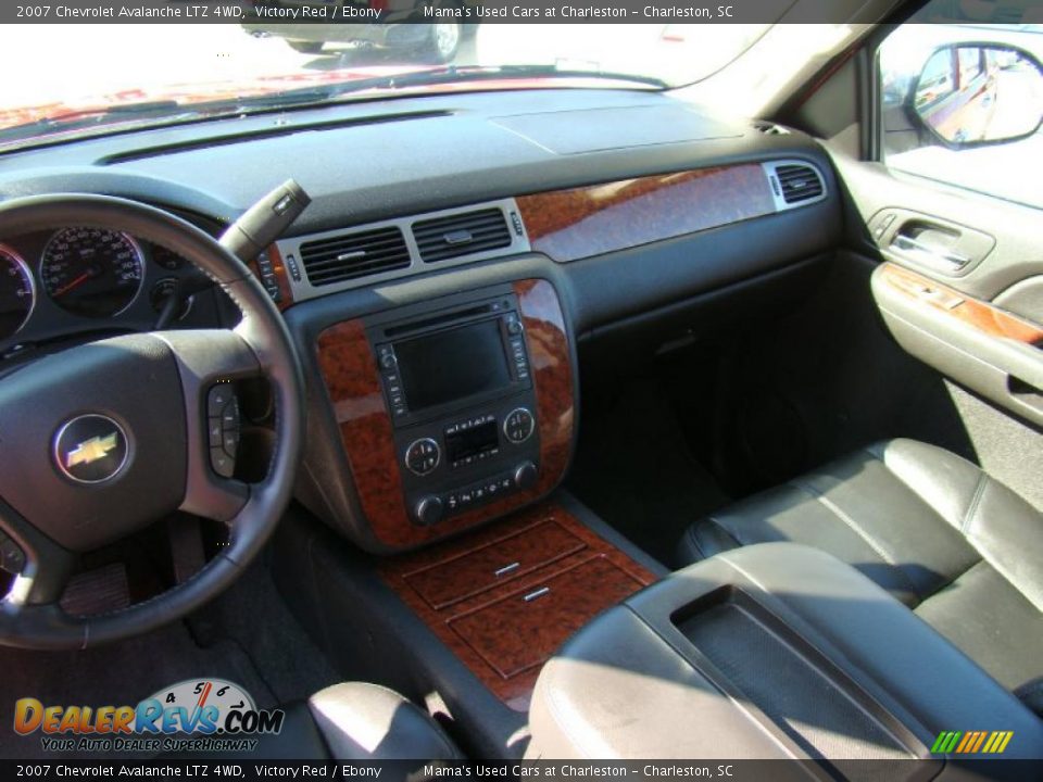 2007 Chevrolet Avalanche LTZ 4WD Victory Red / Ebony Photo #20