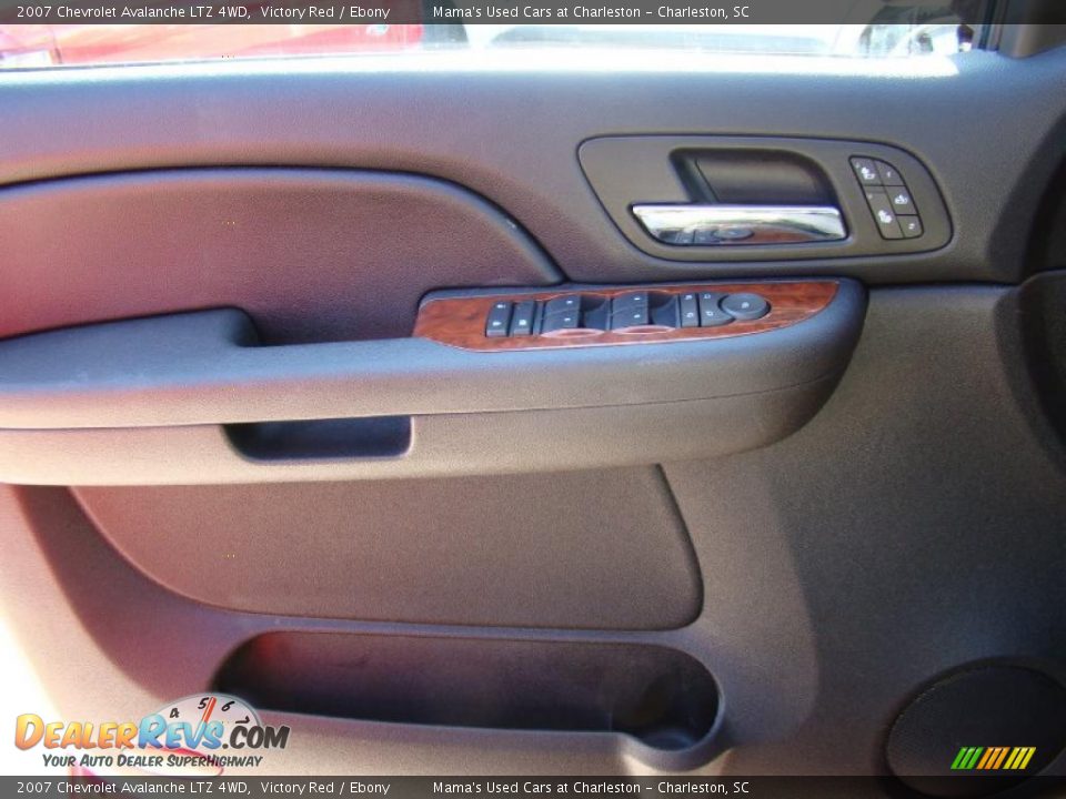 2007 Chevrolet Avalanche LTZ 4WD Victory Red / Ebony Photo #21