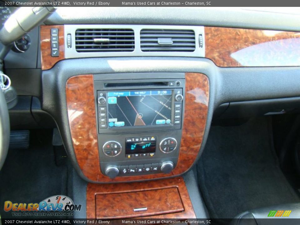 2007 Chevrolet Avalanche LTZ 4WD Victory Red / Ebony Photo #23