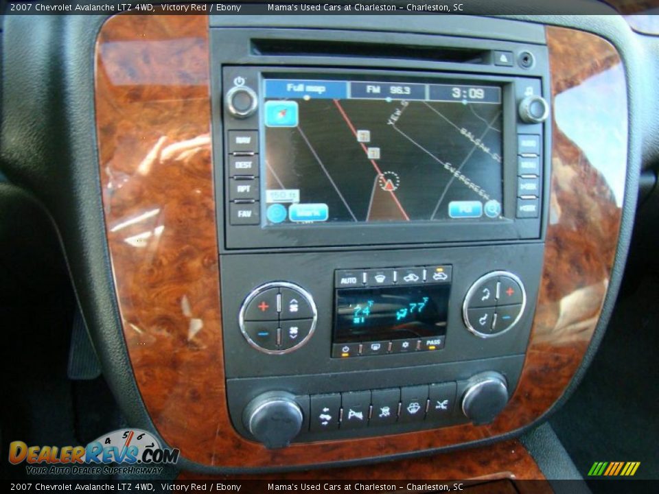 2007 Chevrolet Avalanche LTZ 4WD Victory Red / Ebony Photo #25