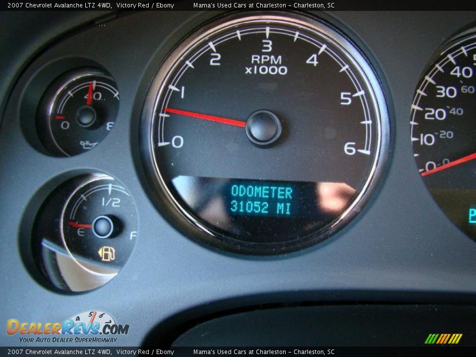 2007 Chevrolet Avalanche LTZ 4WD Victory Red / Ebony Photo #26