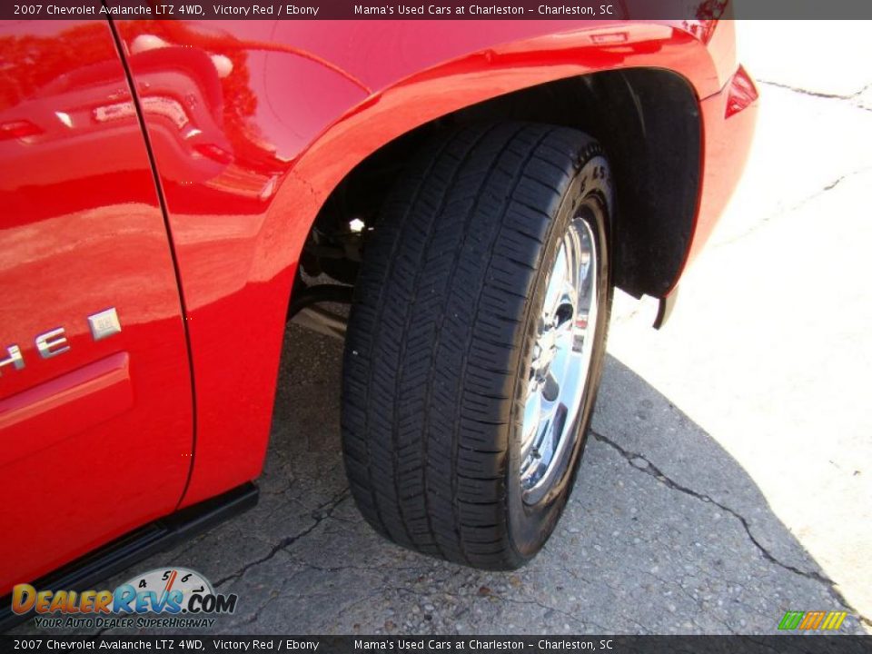2007 Chevrolet Avalanche LTZ 4WD Victory Red / Ebony Photo #28