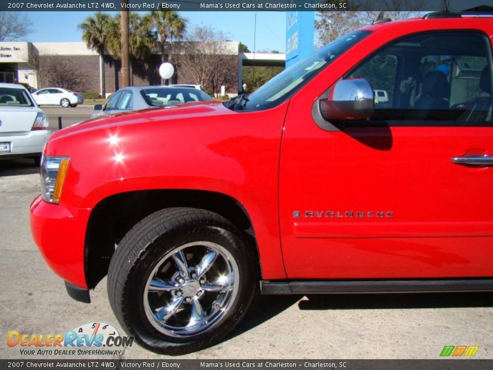 2007 Chevrolet Avalanche LTZ 4WD Victory Red / Ebony Photo #31