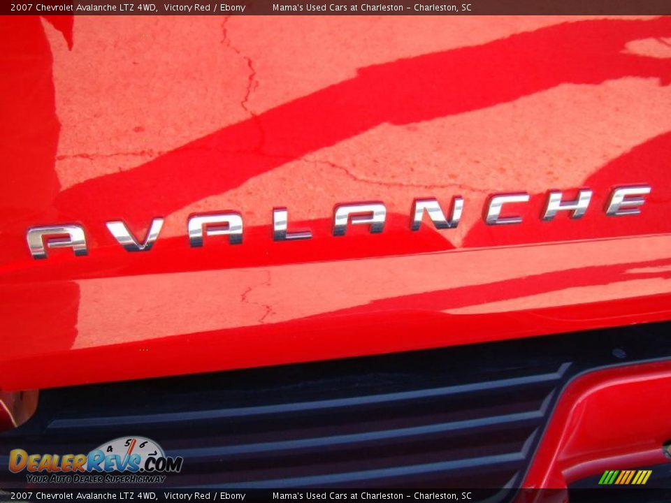 2007 Chevrolet Avalanche LTZ 4WD Victory Red / Ebony Photo #34