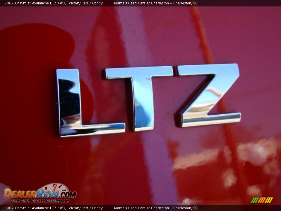 2007 Chevrolet Avalanche LTZ 4WD Victory Red / Ebony Photo #35
