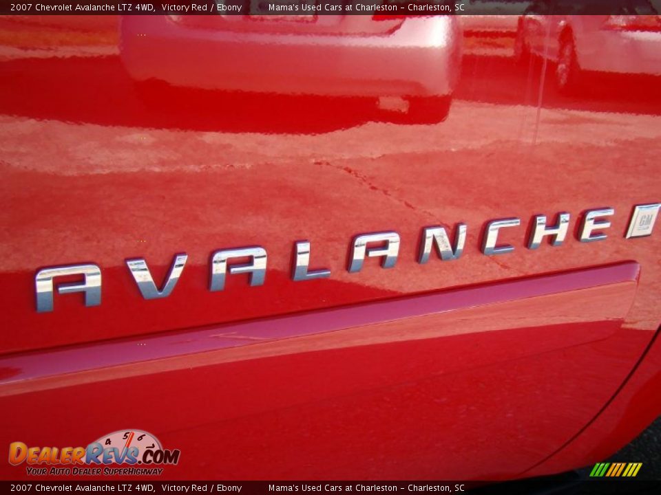 2007 Chevrolet Avalanche LTZ 4WD Victory Red / Ebony Photo #36