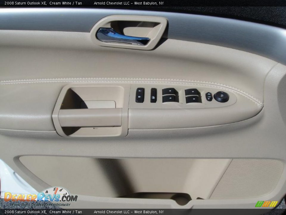 2008 Saturn Outlook XE Cream White / Tan Photo #8