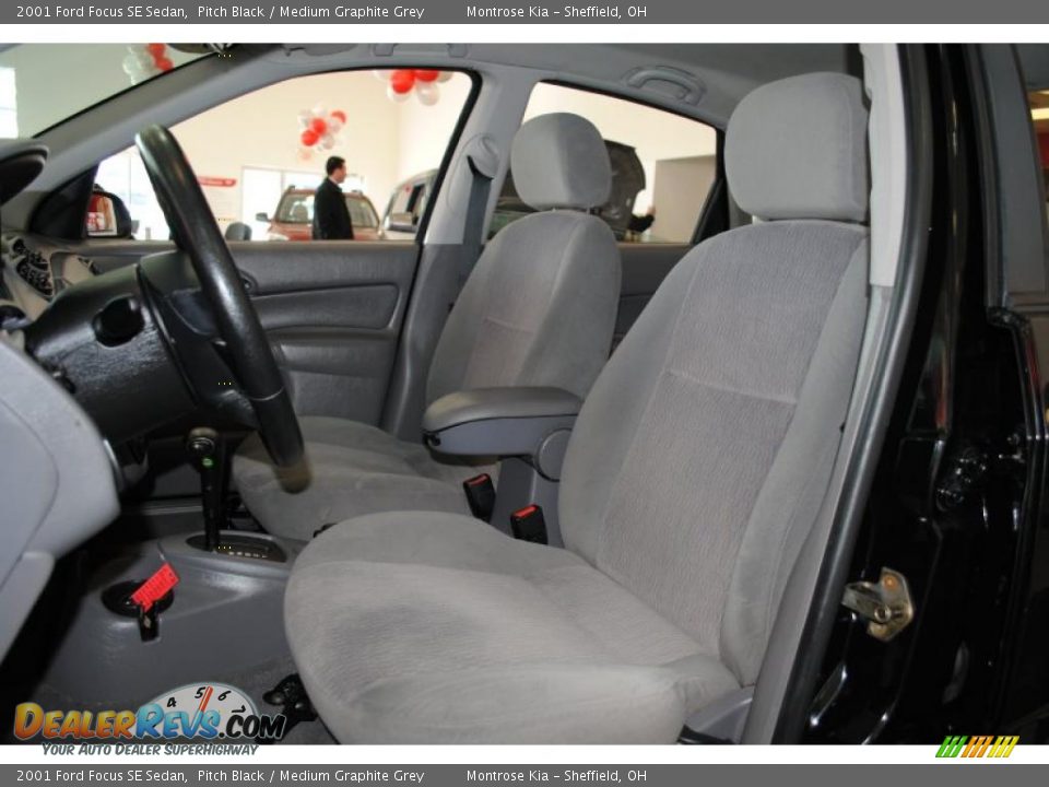 2001 Ford Focus SE Sedan Pitch Black / Medium Graphite Grey Photo #16