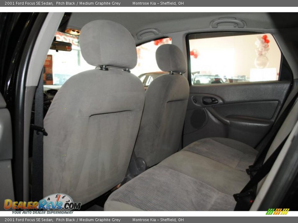 2001 Ford Focus SE Sedan Pitch Black / Medium Graphite Grey Photo #17