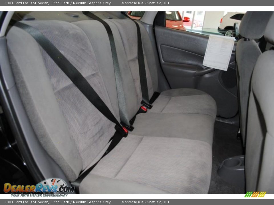 2001 Ford Focus SE Sedan Pitch Black / Medium Graphite Grey Photo #19