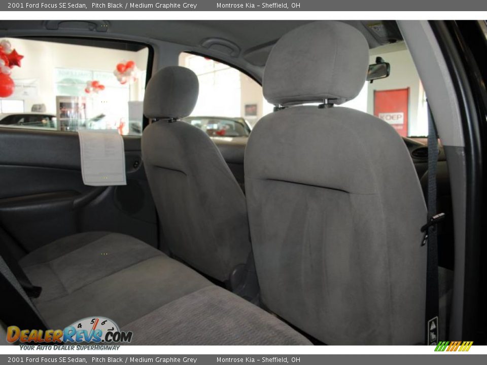 2001 Ford Focus SE Sedan Pitch Black / Medium Graphite Grey Photo #20