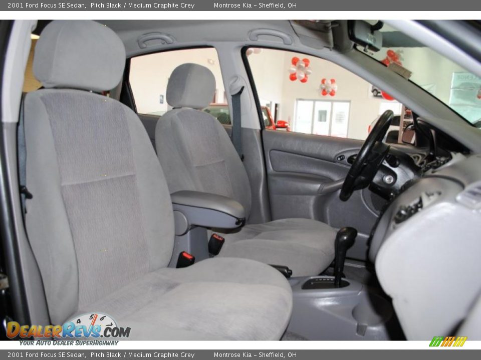 2001 Ford Focus SE Sedan Pitch Black / Medium Graphite Grey Photo #21