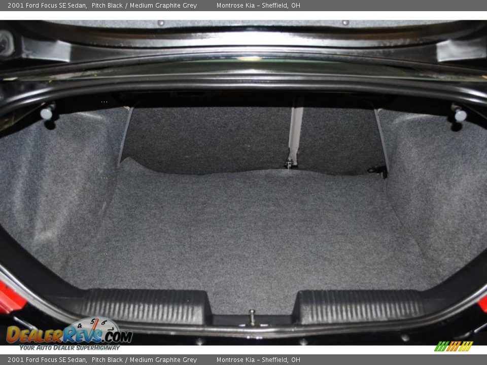 2001 Ford Focus SE Sedan Pitch Black / Medium Graphite Grey Photo #25