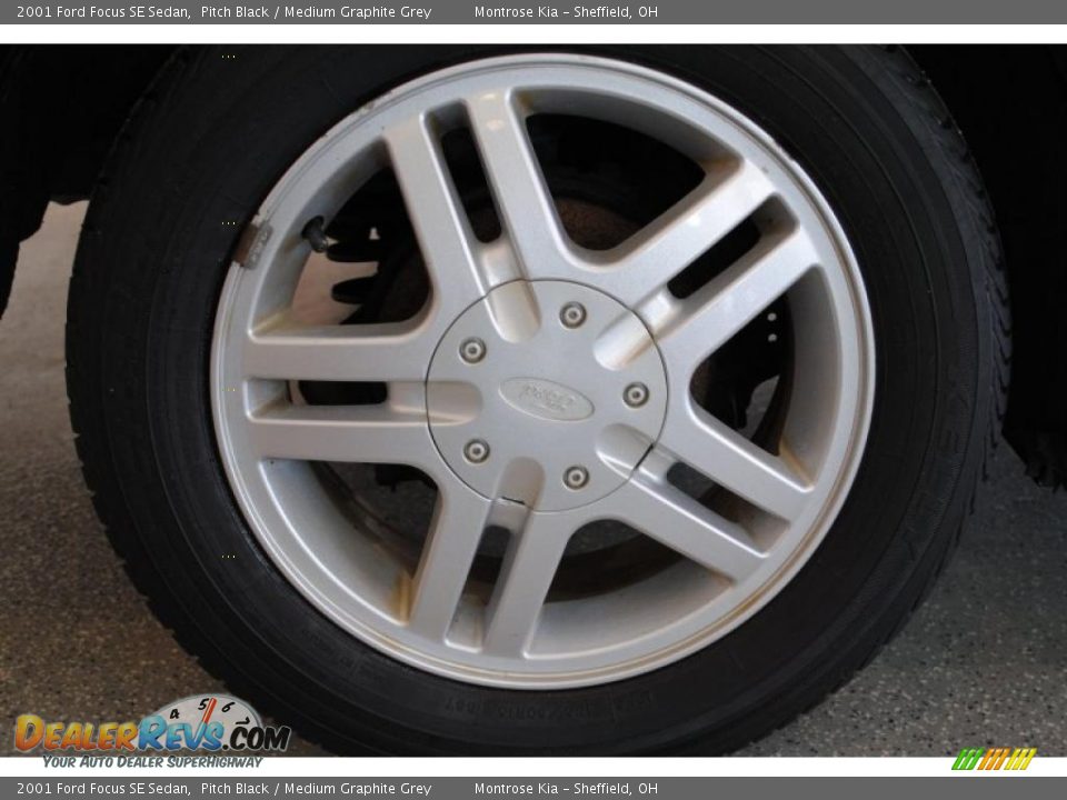 2001 Ford Focus SE Sedan Pitch Black / Medium Graphite Grey Photo #31