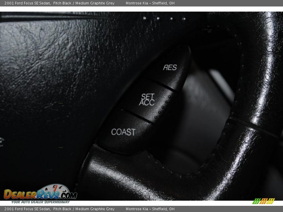 2001 Ford Focus SE Sedan Pitch Black / Medium Graphite Grey Photo #35