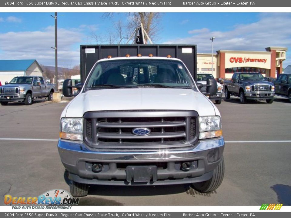 2004 Ford F550 Super Duty XL Regular Cab Chassis Stake Truck Oxford White / Medium Flint Photo #2