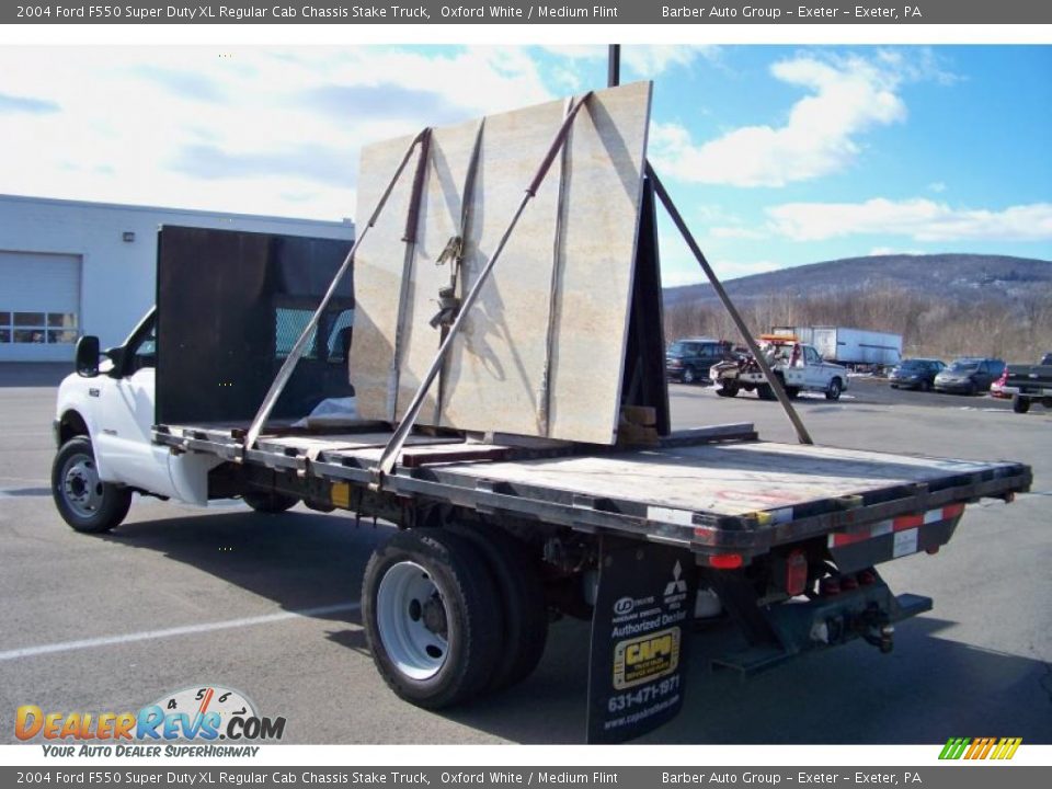 2004 Ford F550 Super Duty XL Regular Cab Chassis Stake Truck Oxford White / Medium Flint Photo #7
