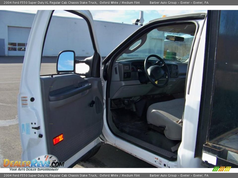 2004 Ford F550 Super Duty XL Regular Cab Chassis Stake Truck Oxford White / Medium Flint Photo #11