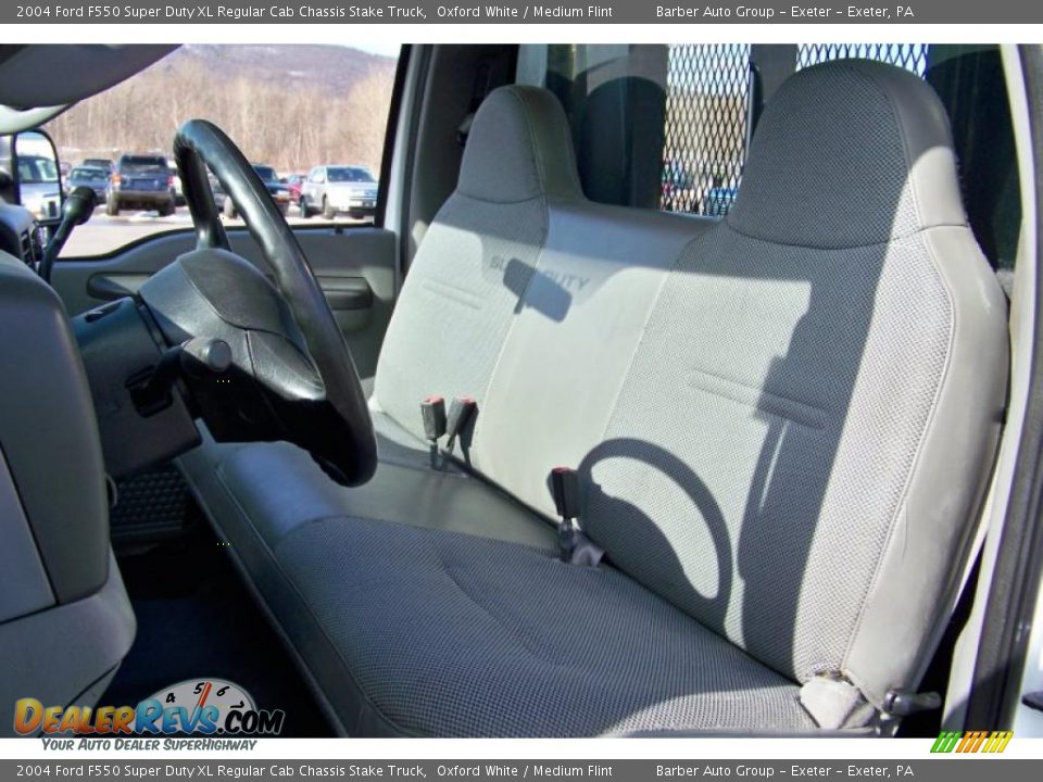 2004 Ford F550 Super Duty XL Regular Cab Chassis Stake Truck Oxford White / Medium Flint Photo #12