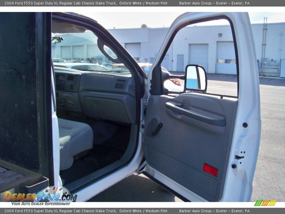 2004 Ford F550 Super Duty XL Regular Cab Chassis Stake Truck Oxford White / Medium Flint Photo #13