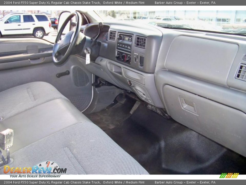 2004 Ford F550 Super Duty XL Regular Cab Chassis Stake Truck Oxford White / Medium Flint Photo #15