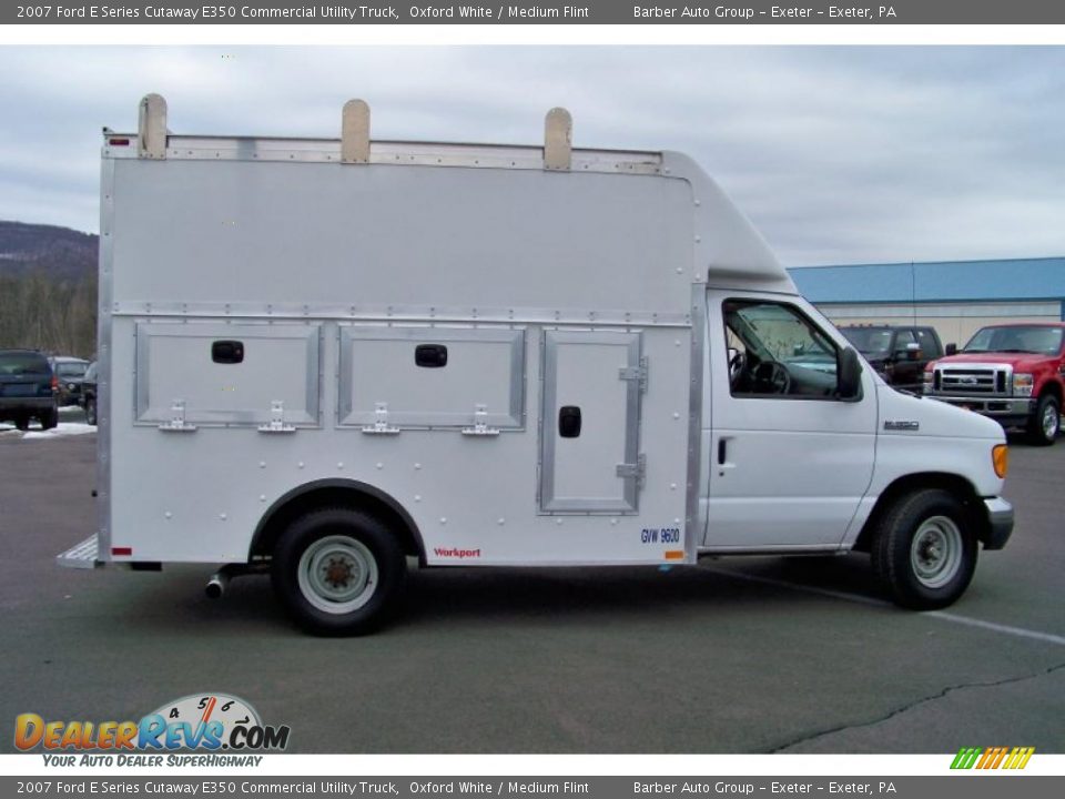 2007 Ford E Series Cutaway E350 Commercial Utility Truck Oxford White / Medium Flint Photo #4