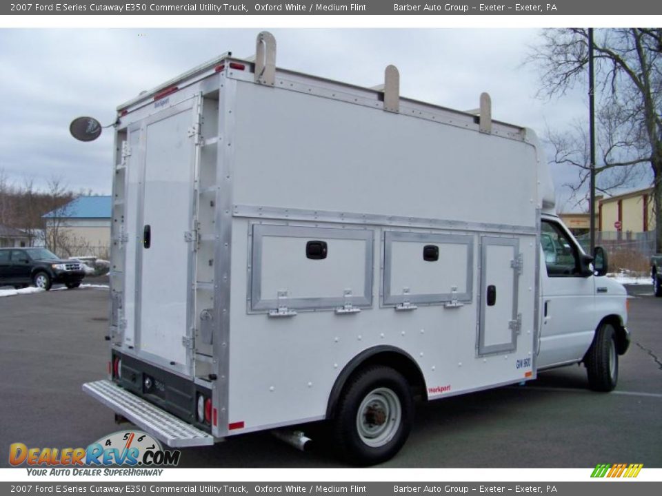 2007 Ford E Series Cutaway E350 Commercial Utility Truck Oxford White / Medium Flint Photo #5