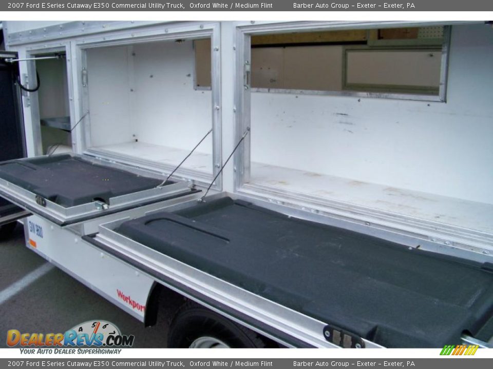 2007 Ford E Series Cutaway E350 Commercial Utility Truck Oxford White / Medium Flint Photo #10
