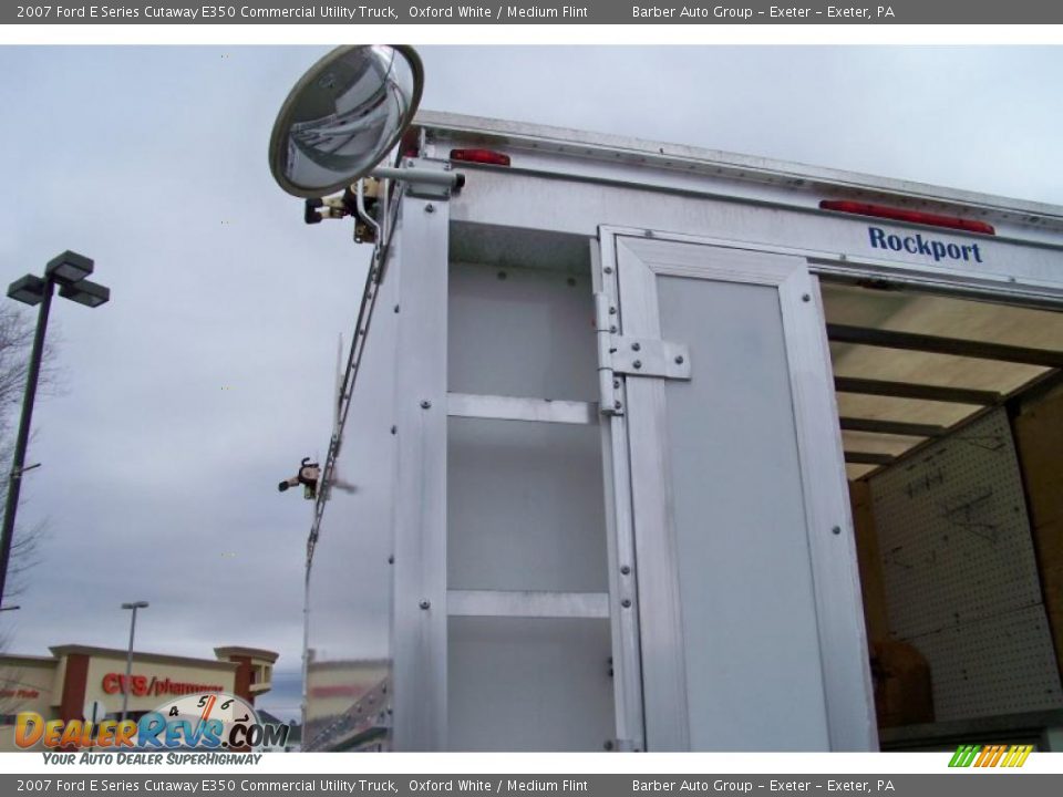 2007 Ford E Series Cutaway E350 Commercial Utility Truck Oxford White / Medium Flint Photo #11