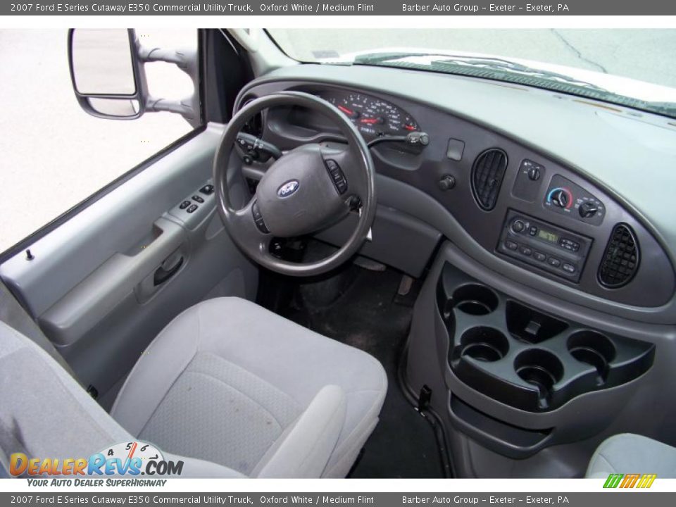 2007 Ford E Series Cutaway E350 Commercial Utility Truck Oxford White / Medium Flint Photo #16