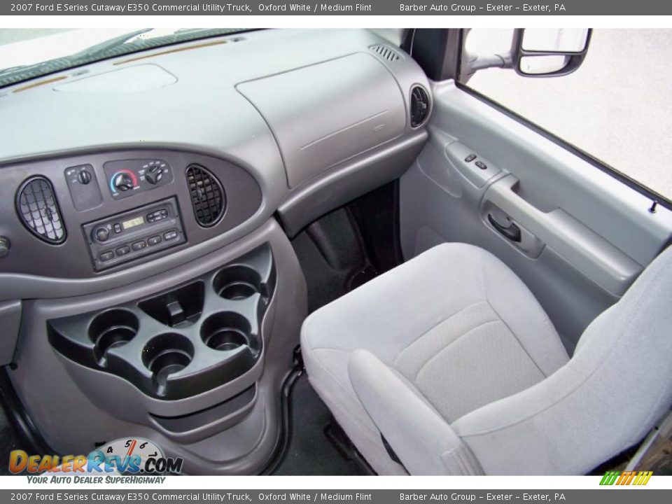2007 Ford E Series Cutaway E350 Commercial Utility Truck Oxford White / Medium Flint Photo #17