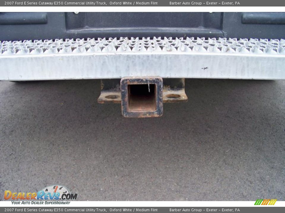 2007 Ford E Series Cutaway E350 Commercial Utility Truck Oxford White / Medium Flint Photo #18