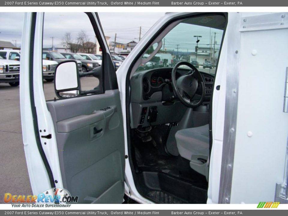 2007 Ford E Series Cutaway E350 Commercial Utility Truck Oxford White / Medium Flint Photo #19
