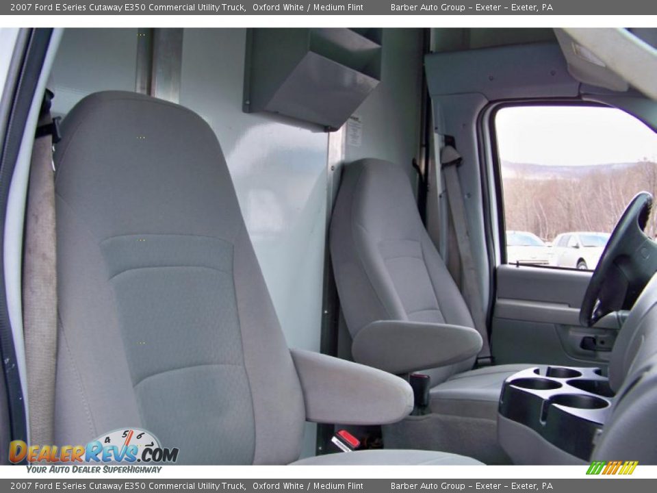 2007 Ford E Series Cutaway E350 Commercial Utility Truck Oxford White / Medium Flint Photo #21