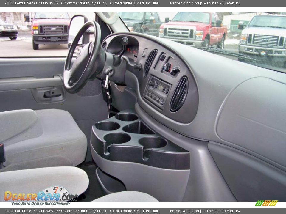 2007 Ford E Series Cutaway E350 Commercial Utility Truck Oxford White / Medium Flint Photo #22