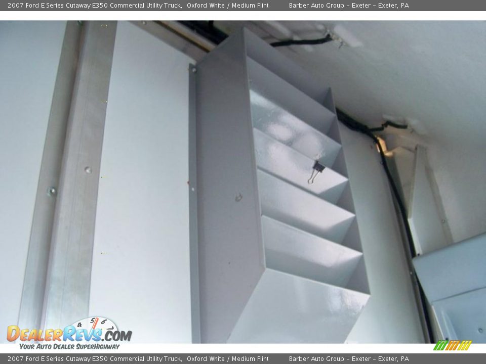 2007 Ford E Series Cutaway E350 Commercial Utility Truck Oxford White / Medium Flint Photo #23