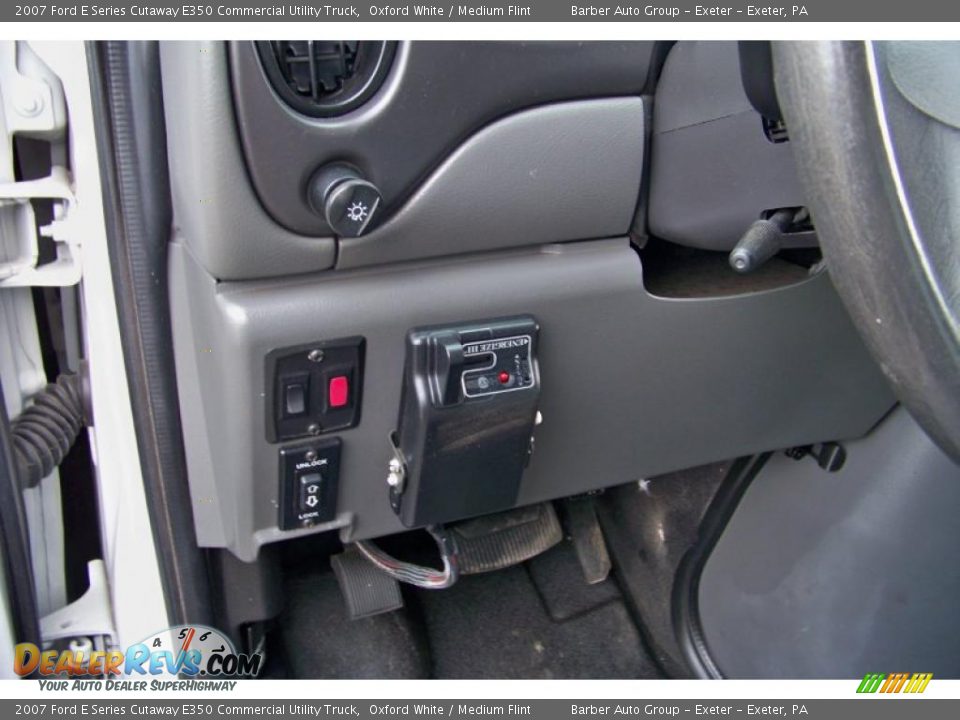 2007 Ford E Series Cutaway E350 Commercial Utility Truck Oxford White / Medium Flint Photo #24