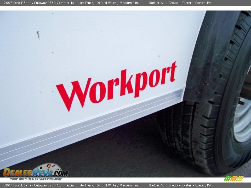 2007 Ford E Series Cutaway E350 Commercial Utility Truck Oxford White / Medium Flint Photo #25