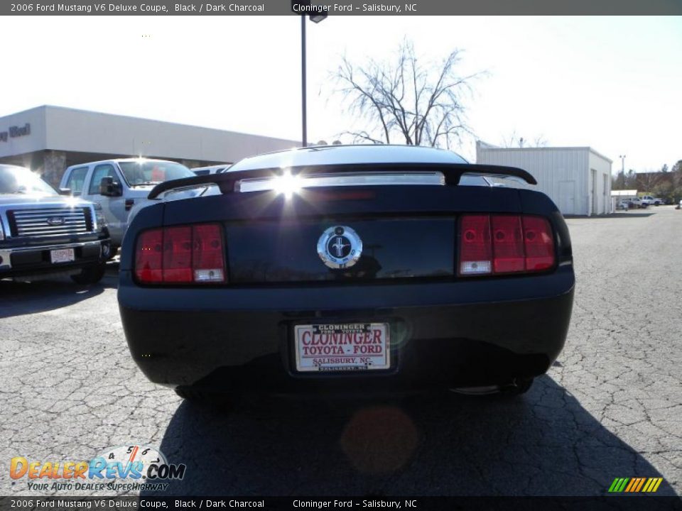 2006 Ford Mustang V6 Deluxe Coupe Black / Dark Charcoal Photo #4